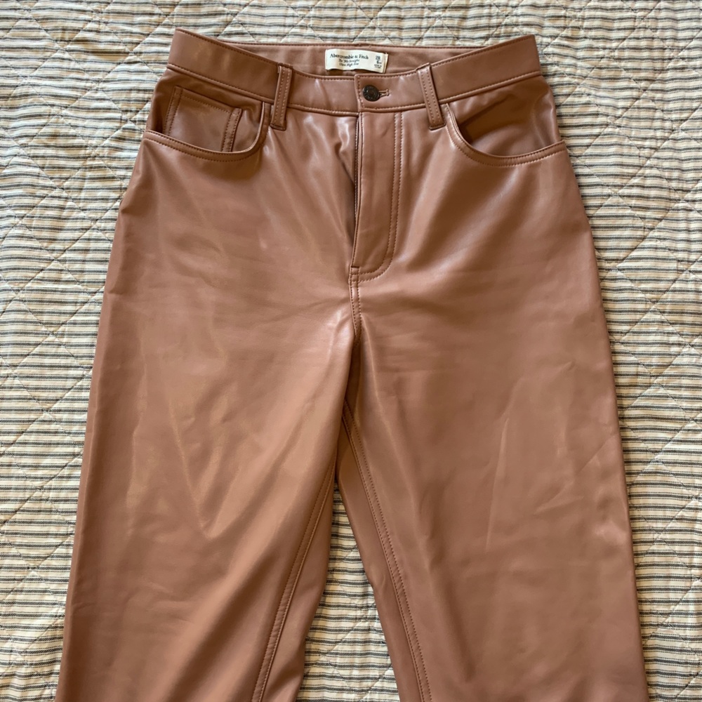 Abercrombie & Fitch 90’s Straight Leg Vegan Leather Pant